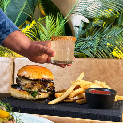 Lunch Al Fresco at Tán