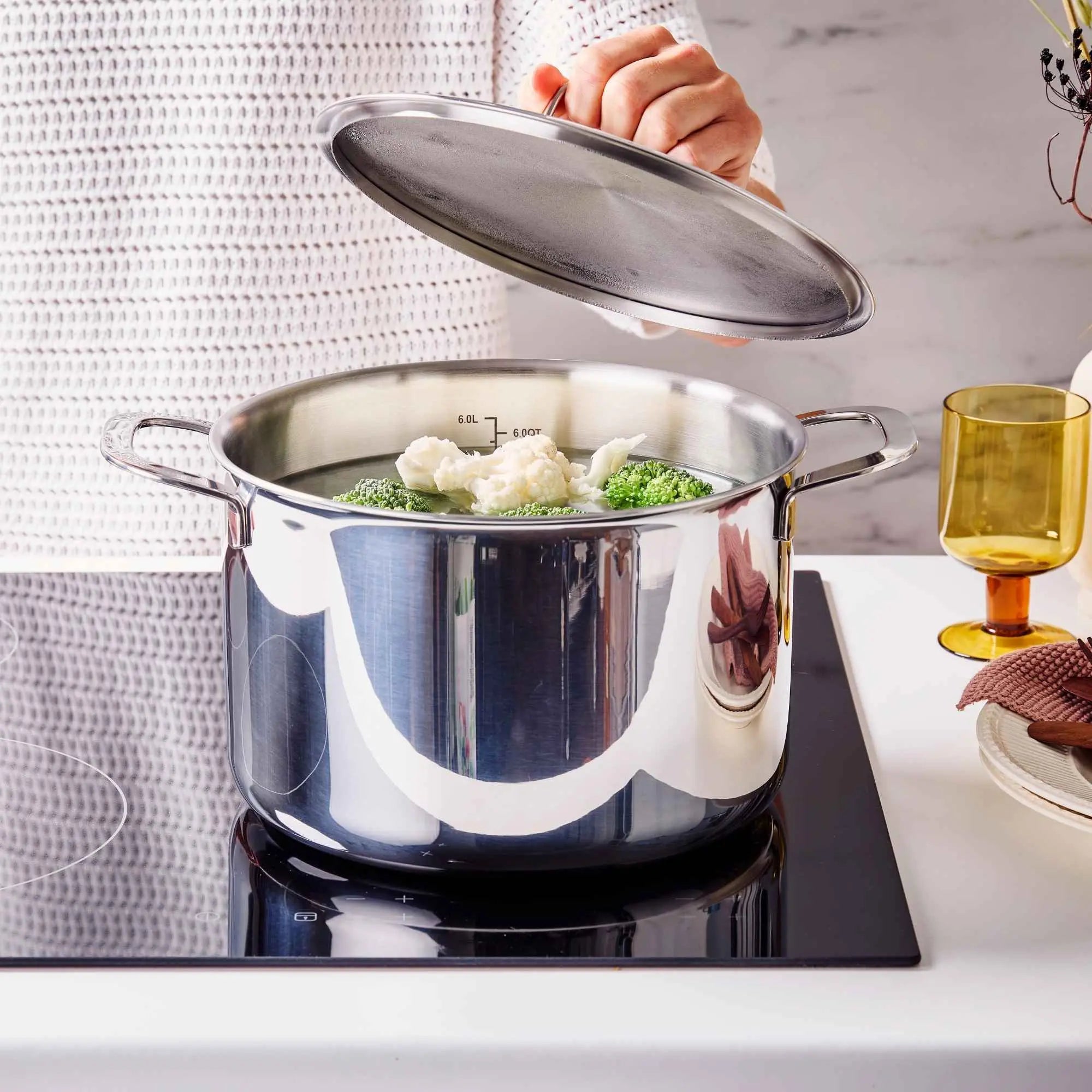 Stock Pot with Lid — 7 Qt.